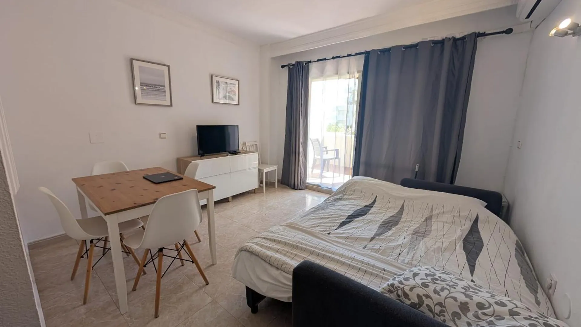 Benal Beach 1 Holidays Sea View Benalmadena Malaga 0*,  Spain